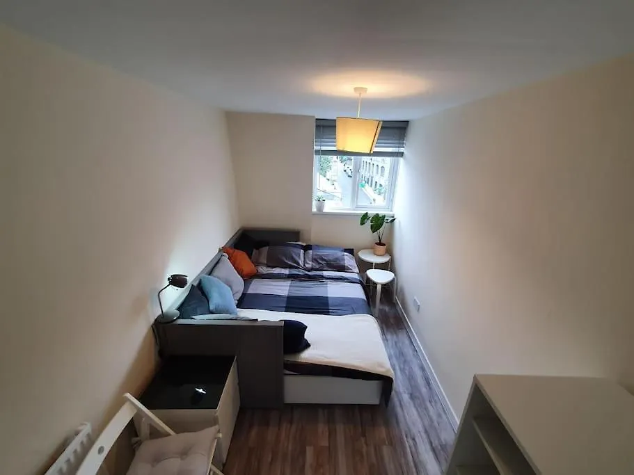 Lovely, Comfortable And Bright 3 Bedroom Top Floor Flat In City Centre Aberdeen 0*,  Storbritannien